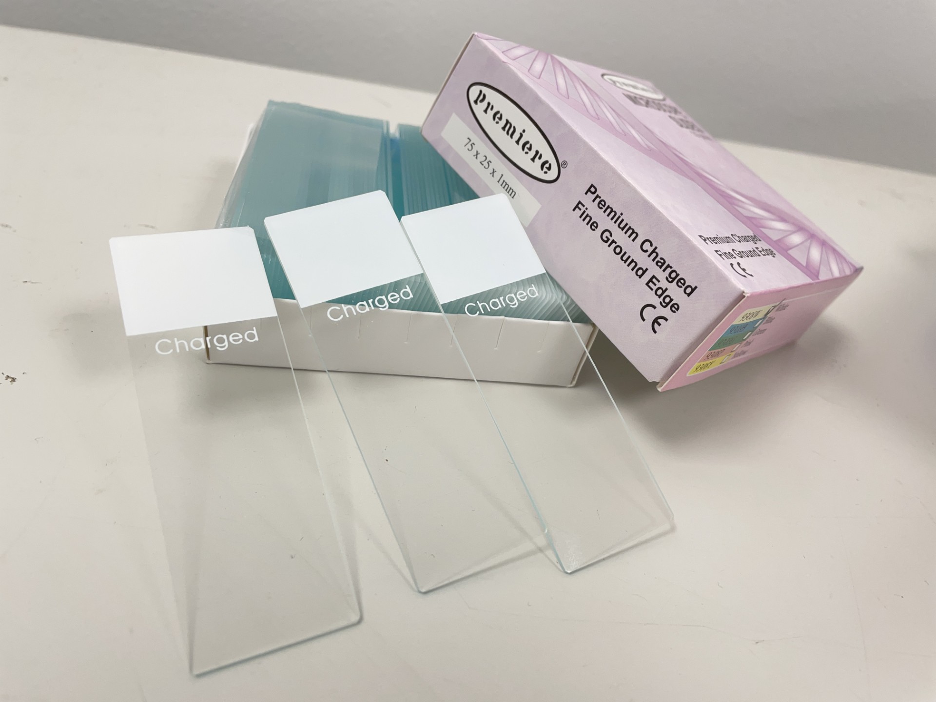 AmScope 72-Pack Positive Charge Clear Glass Microscope Slides – 1x3 Inches (25x75mm) – BS-POS72P